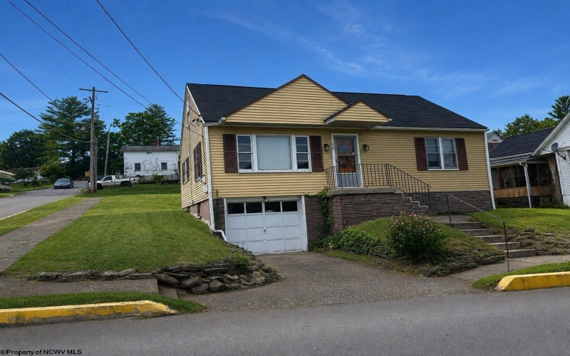 210 Poolside Drive, Mannington, West Virginia 26582, 3 Bedrooms Bedrooms, 6 Rooms Rooms,1 BathroomBathrooms,Single Family Detached,For Sale,Poolside,0,10166202