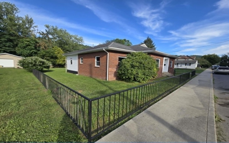 331 Maple Avenue, Grafton, West Virginia 26354, 3 Bedrooms Bedrooms, 7 Rooms Rooms,1 BathroomBathrooms,Single Family Detached,For Sale,Maple,0,10166204