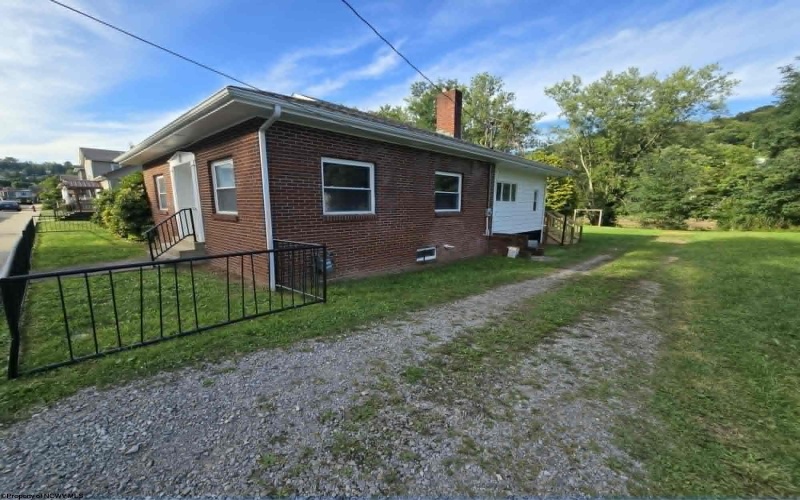 331 Maple Avenue, Grafton, West Virginia 26354, 3 Bedrooms Bedrooms, 7 Rooms Rooms,1 BathroomBathrooms,Single Family Detached,For Sale,Maple,0,10166204