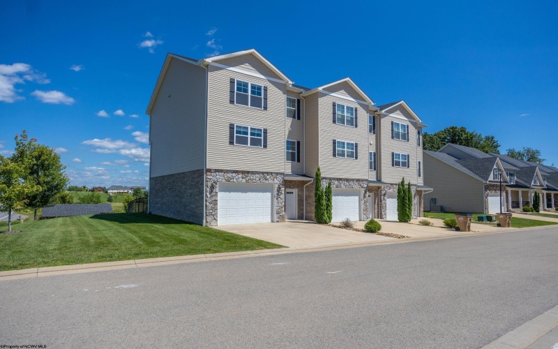 120 Red Oak Lane, Morgantown, West Virginia 26501, 3 Bedrooms Bedrooms, 7 Rooms Rooms,2 BathroomsBathrooms,Single Family Attached,For Sale,Red Oak,0,10166239