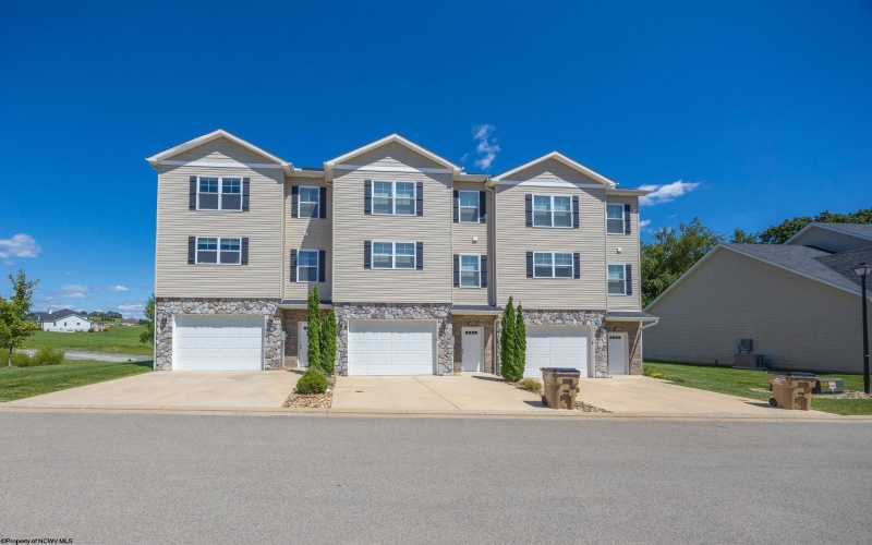 120 Red Oak Lane, Morgantown, West Virginia 26501, 3 Bedrooms Bedrooms, 7 Rooms Rooms,2 BathroomsBathrooms,Single Family Attached,For Sale,Red Oak,0,10166239