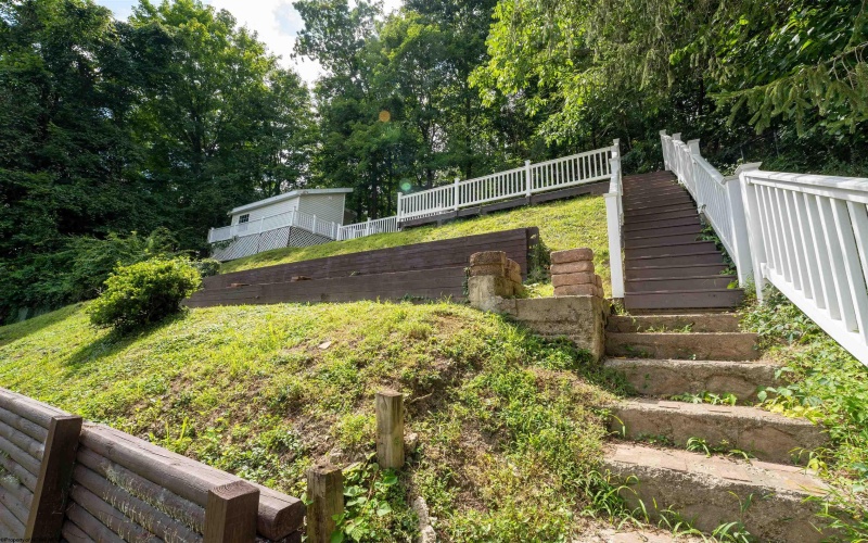 825 Augusta Avenue, Morgantown, West Virginia 26501-6237, 3 Bedrooms Bedrooms, 6 Rooms Rooms,2 BathroomsBathrooms,Single Family Detached,For Sale,Augusta,0,10166234