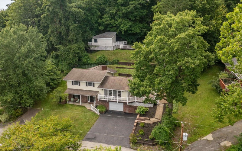 825 Augusta Avenue, Morgantown, West Virginia 26501-6237, 3 Bedrooms Bedrooms, 6 Rooms Rooms,2 BathroomsBathrooms,Single Family Detached,For Sale,Augusta,0,10166234