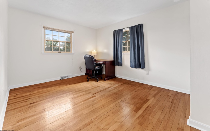 825 Augusta Avenue, Morgantown, West Virginia 26501-6237, 3 Bedrooms Bedrooms, 6 Rooms Rooms,2 BathroomsBathrooms,Single Family Detached,For Sale,Augusta,0,10166234