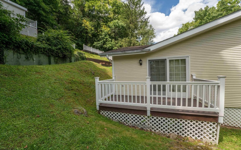 825 Augusta Avenue, Morgantown, West Virginia 26501-6237, 3 Bedrooms Bedrooms, 6 Rooms Rooms,2 BathroomsBathrooms,Single Family Detached,For Sale,Augusta,0,10166234