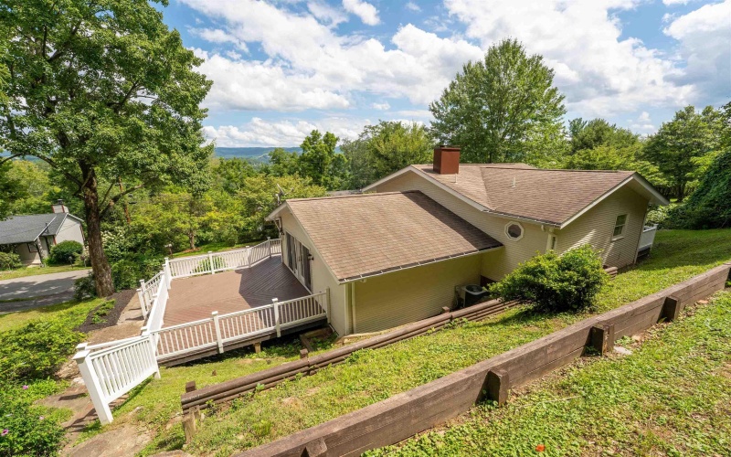 825 Augusta Avenue, Morgantown, West Virginia 26501-6237, 3 Bedrooms Bedrooms, 6 Rooms Rooms,2 BathroomsBathrooms,Single Family Detached,For Sale,Augusta,0,10166234