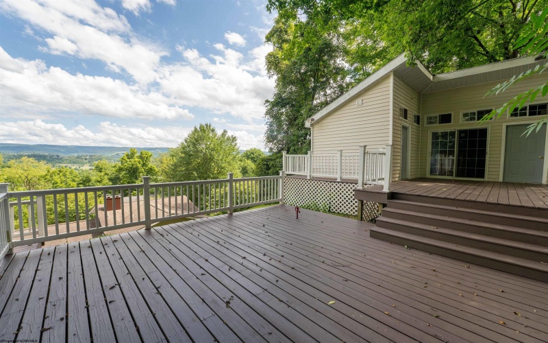 825 Augusta Avenue, Morgantown, West Virginia 26501-6237, 3 Bedrooms Bedrooms, 6 Rooms Rooms,2 BathroomsBathrooms,Single Family Detached,For Sale,Augusta,0,10166234