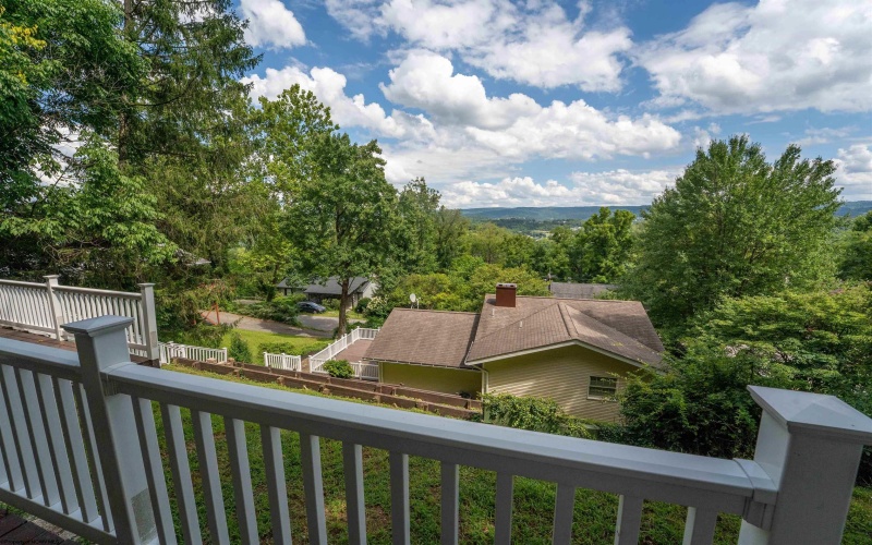 825 Augusta Avenue, Morgantown, West Virginia 26501-6237, 3 Bedrooms Bedrooms, 6 Rooms Rooms,2 BathroomsBathrooms,Single Family Detached,For Sale,Augusta,0,10166234