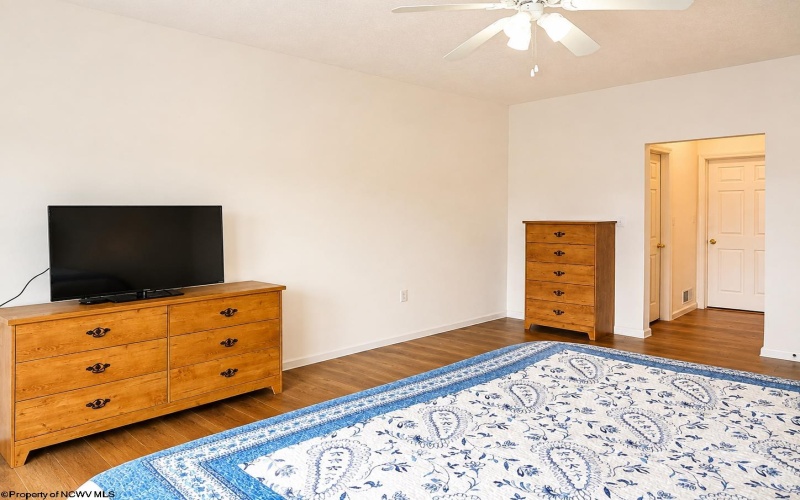 39 Dock View Lane, Morgantown, West Virginia 26508, 4 Bedrooms Bedrooms, 8 Rooms Rooms,2 BathroomsBathrooms,Single Family Detached,For Sale,Dock View,0,10166233