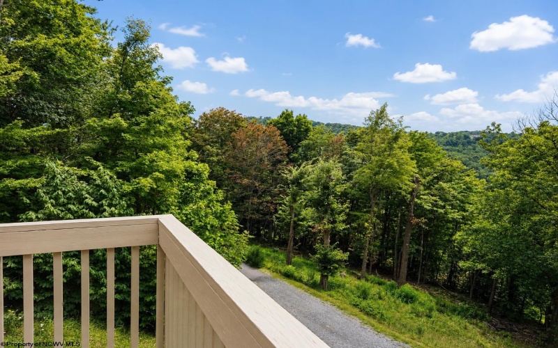 39 Dock View Lane, Morgantown, West Virginia 26508, 4 Bedrooms Bedrooms, 8 Rooms Rooms,2 BathroomsBathrooms,Single Family Detached,For Sale,Dock View,0,10166233
