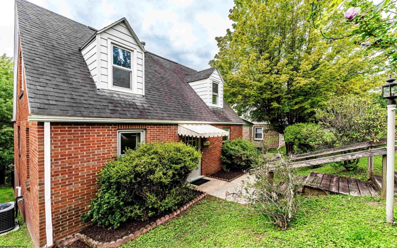 1132 Sunset Drive, Fairmont, West Virginia 26554, 3 Bedrooms Bedrooms, 7 Rooms Rooms,1 BathroomBathrooms,Single Family Detached,For Sale,Sunset,0,10166254 1132 Sunset Drive, Fairmont, West Virginia 26554, 3 Bedrooms Bedrooms, 7 Rooms Rooms,1 BathroomBathrooms,Single Family Detached,For Sale,Sunset,0,10166254
