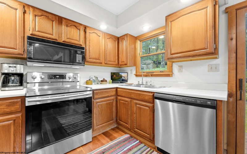 332 Daisy Drive, Terra Alta, West Virginia 26764, 3 Bedrooms Bedrooms, 9 Rooms Rooms,3 BathroomsBathrooms,Single Family Detached,For Sale,Daisy,0,10166266