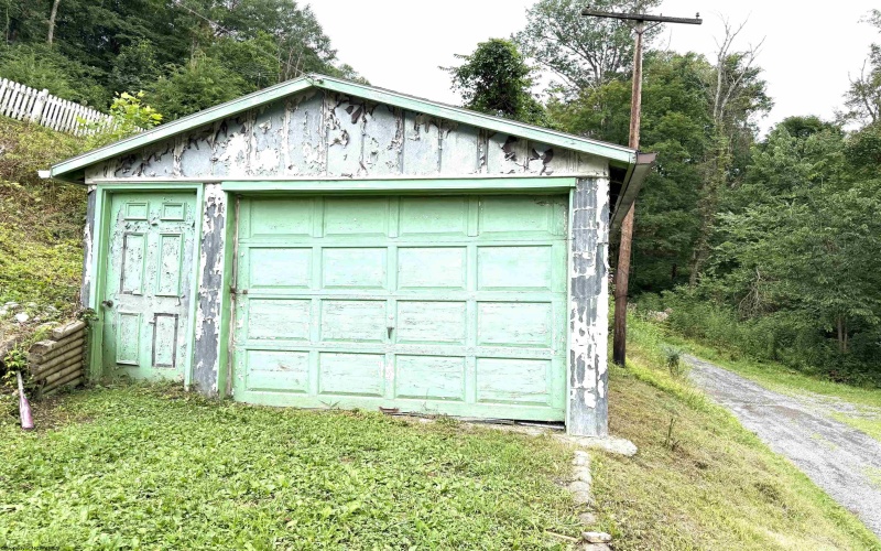 107 National Lane, Morgantown, West Virginia 26501, 3 Bedrooms Bedrooms, 7 Rooms Rooms,1 BathroomBathrooms,Single Family Detached,For Sale,National,0,10166292