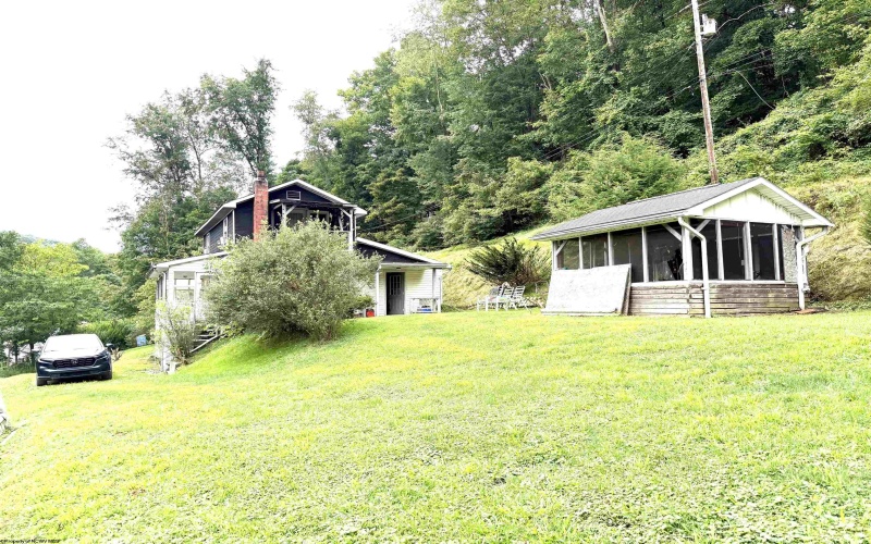 107 National Lane, Morgantown, West Virginia 26501, 3 Bedrooms Bedrooms, 7 Rooms Rooms,1 BathroomBathrooms,Single Family Detached,For Sale,National,0,10166292