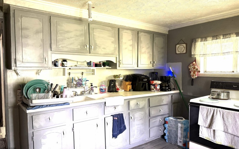 107 National Lane, Morgantown, West Virginia 26501, 3 Bedrooms Bedrooms, 7 Rooms Rooms,1 BathroomBathrooms,Single Family Detached,For Sale,National,0,10166292