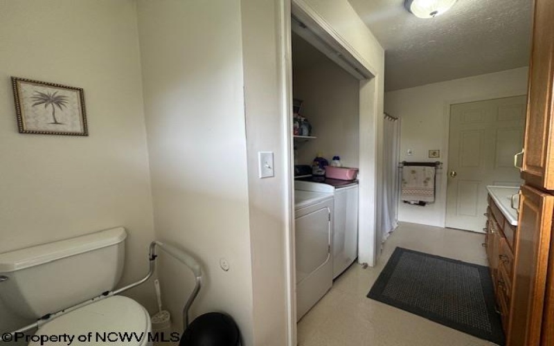 52 Howesville Drive, Tunnelton, West Virginia 26444, 3 Bedrooms Bedrooms, 6 Rooms Rooms,2 BathroomsBathrooms,Single Family Detached,For Sale,Howesville,0,10166291