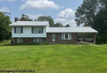 52 Howesville Drive, Tunnelton, West Virginia 26444, 3 Bedrooms Bedrooms, 6 Rooms Rooms,2 BathroomsBathrooms,Single Family Detached,For Sale,Howesville,0,10166291