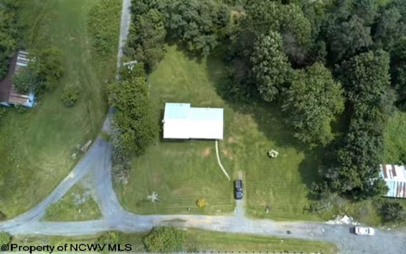 52 Howesville Drive, Tunnelton, West Virginia 26444, 3 Bedrooms Bedrooms, 6 Rooms Rooms,2 BathroomsBathrooms,Single Family Detached,For Sale,Howesville,0,10166291