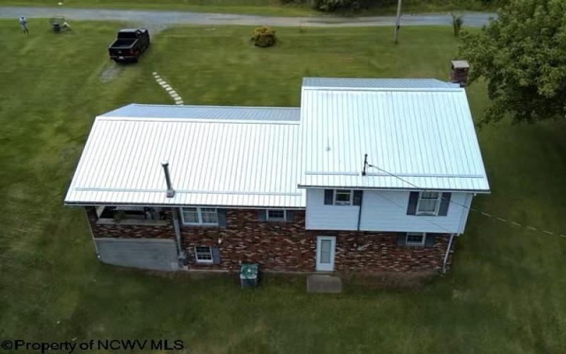 52 Howesville Drive, Tunnelton, West Virginia 26444, 3 Bedrooms Bedrooms, 6 Rooms Rooms,2 BathroomsBathrooms,Single Family Detached,For Sale,Howesville,0,10166291