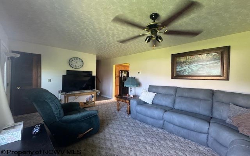 52 Howesville Drive, Tunnelton, West Virginia 26444, 3 Bedrooms Bedrooms, 6 Rooms Rooms,2 BathroomsBathrooms,Single Family Detached,For Sale,Howesville,0,10166291