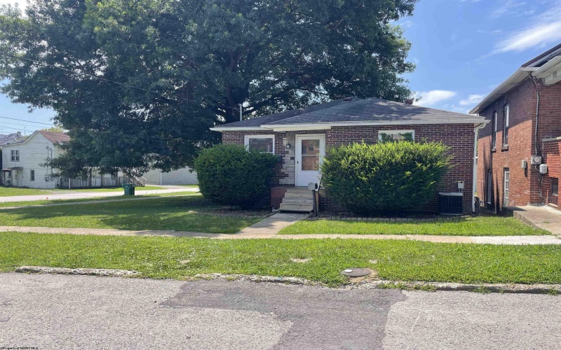 2005 Hamill Avenue, Clarksburg, West Virginia 26301, 2 Bedrooms Bedrooms, 5 Rooms Rooms,1 BathroomBathrooms,Single Family Detached,For Sale,Hamill,0,10166270