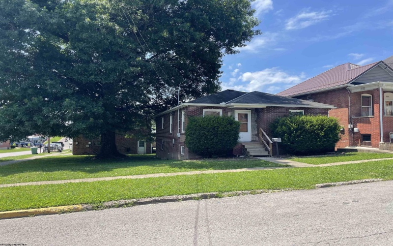 2005 Hamill Avenue, Clarksburg, West Virginia 26301, 2 Bedrooms Bedrooms, 5 Rooms Rooms,1 BathroomBathrooms,Single Family Detached,For Sale,Hamill,0,10166270