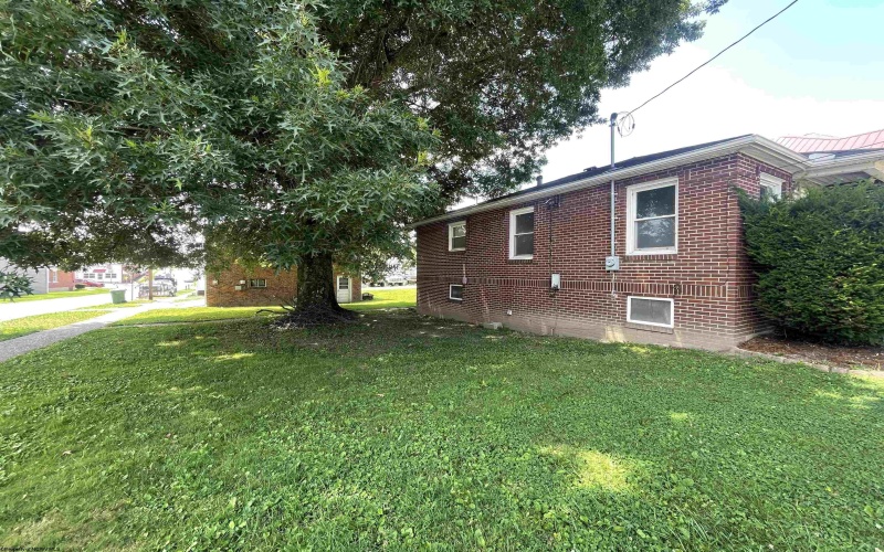 2005 Hamill Avenue, Clarksburg, West Virginia 26301, 2 Bedrooms Bedrooms, 5 Rooms Rooms,1 BathroomBathrooms,Single Family Detached,For Sale,Hamill,0,10166270