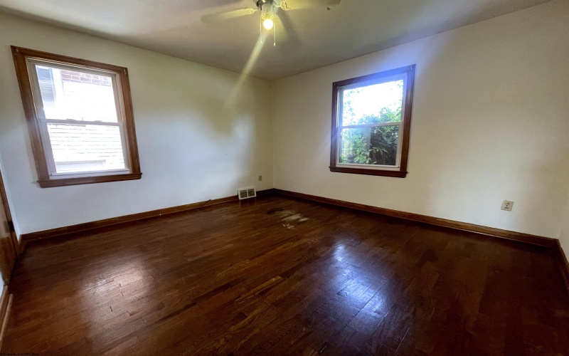2005 Hamill Avenue, Clarksburg, West Virginia 26301, 2 Bedrooms Bedrooms, 5 Rooms Rooms,1 BathroomBathrooms,Single Family Detached,For Sale,Hamill,0,10166270