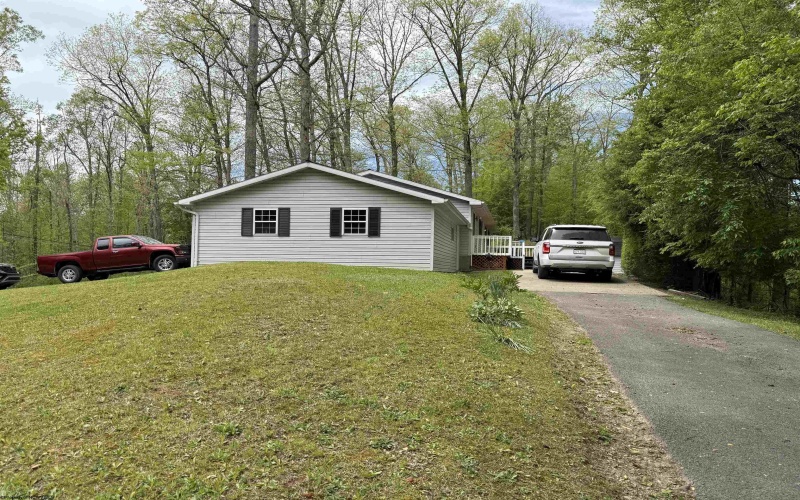 534 Teaberry Hills Lane, Elkins, West Virginia 26241, 3 Bedrooms Bedrooms, 9 Rooms Rooms,2 BathroomsBathrooms,Single Family Detached,For Sale,Teaberry Hills,0,10164783