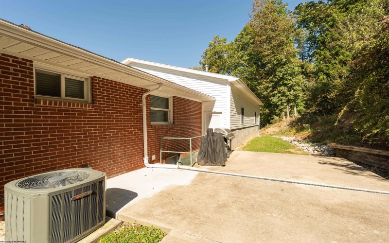 114 Woodlyn Drive, Weston, West Virginia 26452, 3 Bedroom Bedrooms, 6 Room Rooms,1 BathroomBathrooms,Single Family Detached,For Sale,Woodlyn,0,10166289
