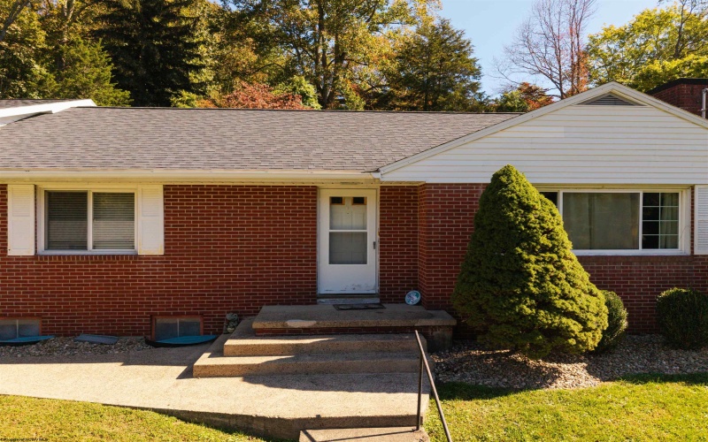 114 Woodlyn Drive, Weston, West Virginia 26452, 3 Bedroom Bedrooms, 6 Room Rooms,1 BathroomBathrooms,Single Family Detached,For Sale,Woodlyn,0,10166289