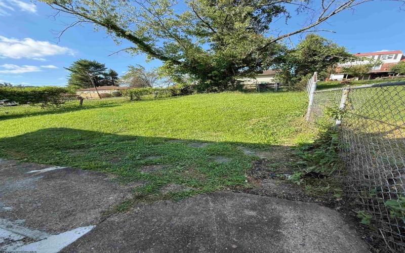 2324 Hamill Avenue, Clarksburg, West Virginia 26301, 2 Bedrooms Bedrooms, 5 Rooms Rooms,2 BathroomsBathrooms,Single Family Detached,For Sale,Hamill,0,10166288