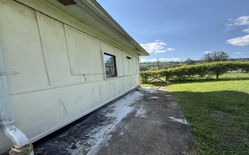2324 Hamill Avenue, Clarksburg, West Virginia 26301, 2 Bedrooms Bedrooms, 5 Rooms Rooms,2 BathroomsBathrooms,Single Family Detached,For Sale,Hamill,0,10166288