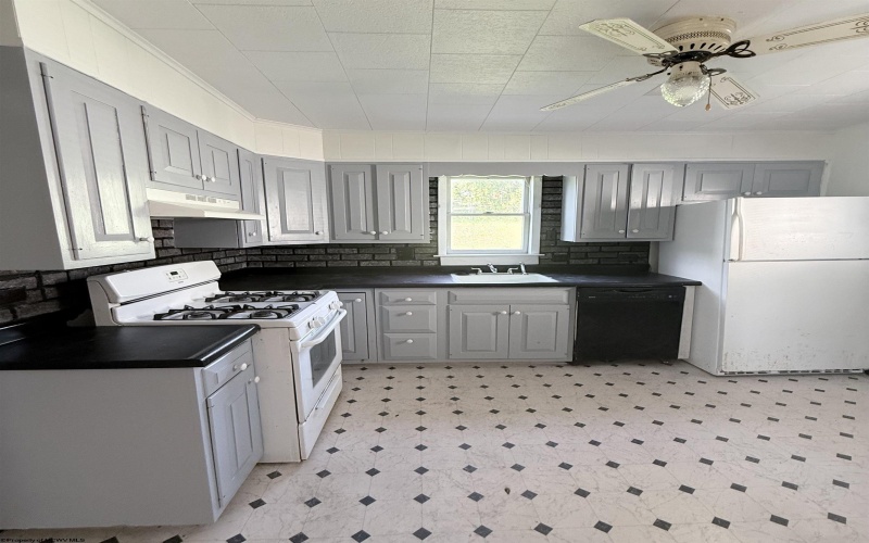 2324 Hamill Avenue, Clarksburg, West Virginia 26301, 2 Bedrooms Bedrooms, 5 Rooms Rooms,2 BathroomsBathrooms,Single Family Detached,For Sale,Hamill,0,10166288