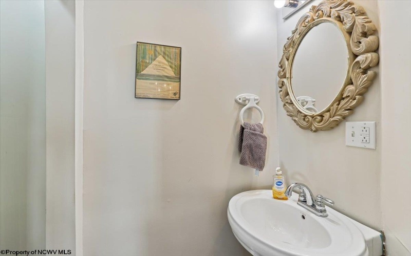 376 Fairfax Avenue, Davis, West Virginia 26260, 3 Bedrooms Bedrooms, 8 Rooms Rooms,1 BathroomBathrooms,Single Family Detached,For Sale,Fairfax,0,10166277