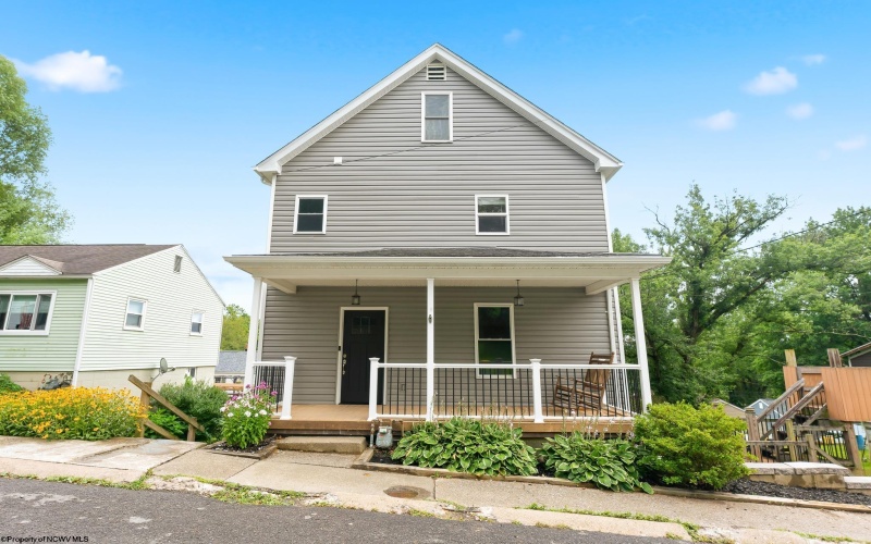 616 Globe Avenue, Morgantown, West Virginia 26501, 4 Bedrooms Bedrooms, 6 Rooms Rooms,1 BathroomBathrooms,Single Family Detached,For Sale,Globe,0,10166295