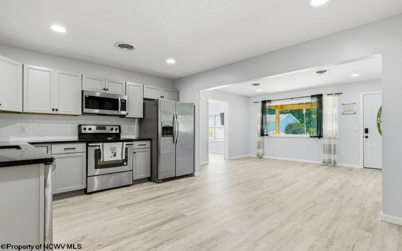 137 Blossom Drive, Clarksburg, West Virginia 26301, 3 Bedrooms Bedrooms, 6 Rooms Rooms,2 BathroomsBathrooms,Single Family Detached,For Sale,Blossom,0,10166309