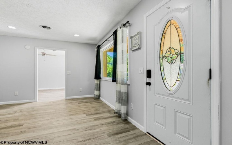 137 Blossom Drive, Clarksburg, West Virginia 26301, 3 Bedrooms Bedrooms, 6 Rooms Rooms,2 BathroomsBathrooms,Single Family Detached,For Sale,Blossom,0,10166309