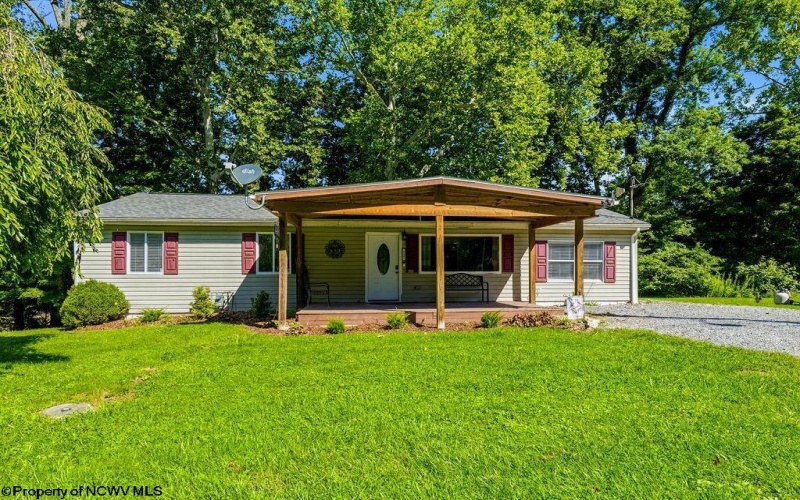 137 Blossom Drive, Clarksburg, West Virginia 26301, 3 Bedrooms Bedrooms, 6 Rooms Rooms,2 BathroomsBathrooms,Single Family Detached,For Sale,Blossom,0,10166309