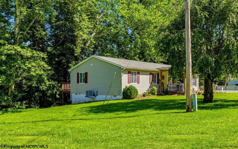 137 Blossom Drive, Clarksburg, West Virginia 26301, 3 Bedrooms Bedrooms, 6 Rooms Rooms,2 BathroomsBathrooms,Single Family Detached,For Sale,Blossom,0,10166309