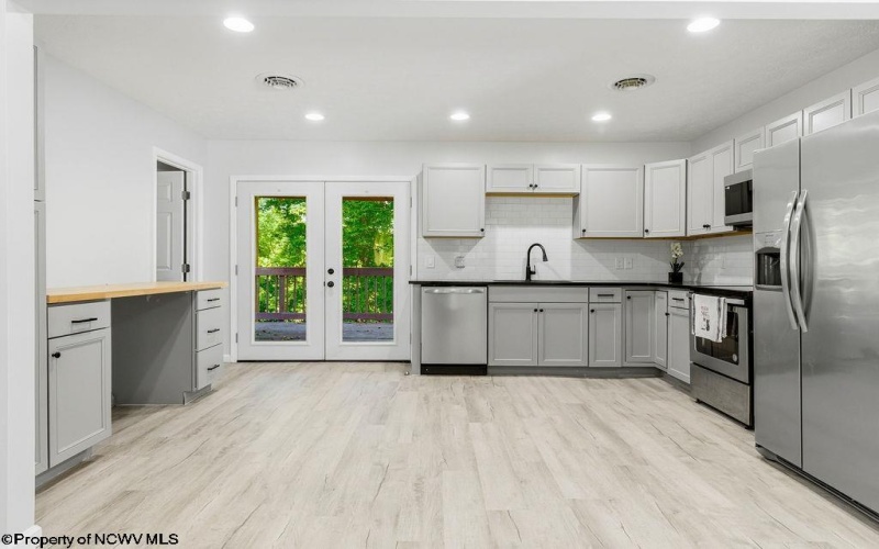 137 Blossom Drive, Clarksburg, West Virginia 26301, 3 Bedrooms Bedrooms, 6 Rooms Rooms,2 BathroomsBathrooms,Single Family Detached,For Sale,Blossom,0,10166309