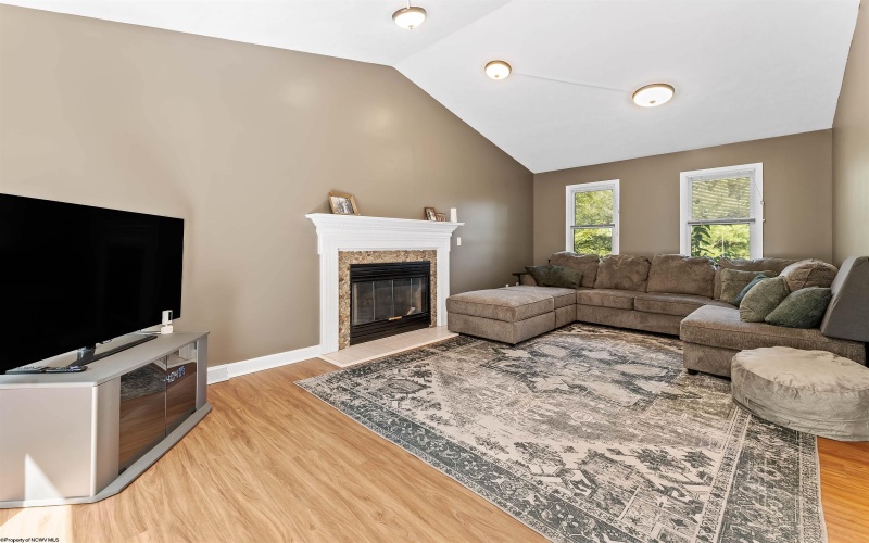 1014 Deerwood Drive, Morgantown, West Virginia 26508, 4 Bedrooms Bedrooms, 11 Rooms Rooms,3 BathroomsBathrooms,Single Family Detached,For Sale,Deerwood,0,10166298