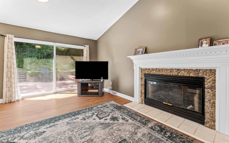1014 Deerwood Drive, Morgantown, West Virginia 26508, 4 Bedrooms Bedrooms, 11 Rooms Rooms,3 BathroomsBathrooms,Single Family Detached,For Sale,Deerwood,0,10166298