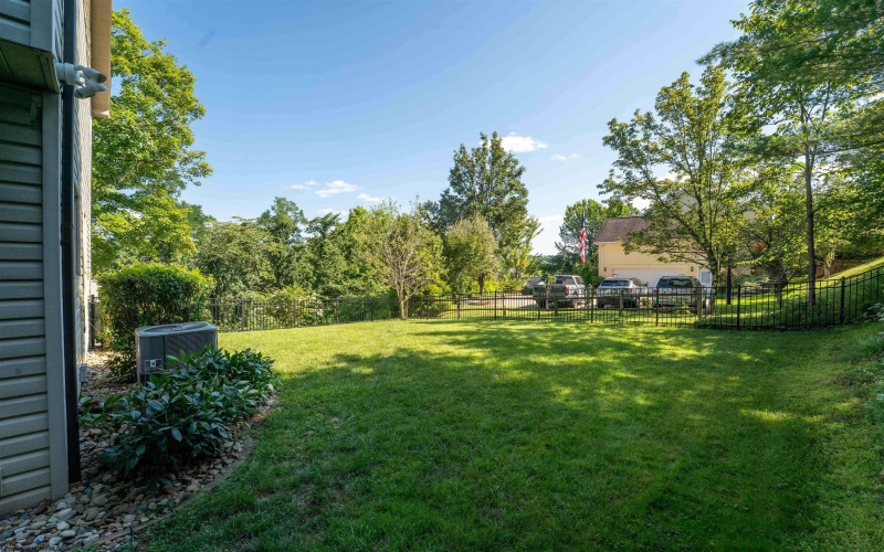 1014 Deerwood Drive, Morgantown, West Virginia 26508, 4 Bedrooms Bedrooms, 11 Rooms Rooms,3 BathroomsBathrooms,Single Family Detached,For Sale,Deerwood,0,10166298