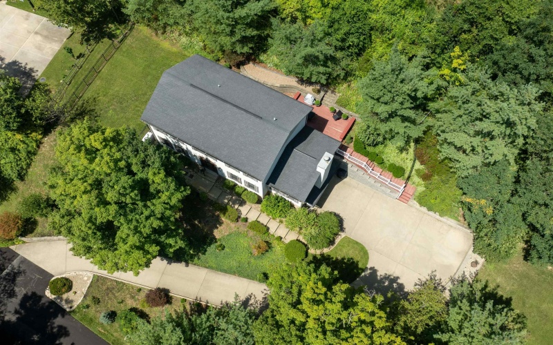1014 Deerwood Drive, Morgantown, West Virginia 26508, 4 Bedrooms Bedrooms, 11 Rooms Rooms,3 BathroomsBathrooms,Single Family Detached,For Sale,Deerwood,0,10166298