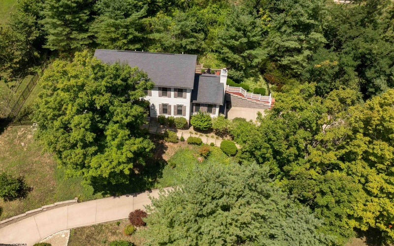 1014 Deerwood Drive, Morgantown, West Virginia 26508, 4 Bedrooms Bedrooms, 11 Rooms Rooms,3 BathroomsBathrooms,Single Family Detached,For Sale,Deerwood,0,10166298