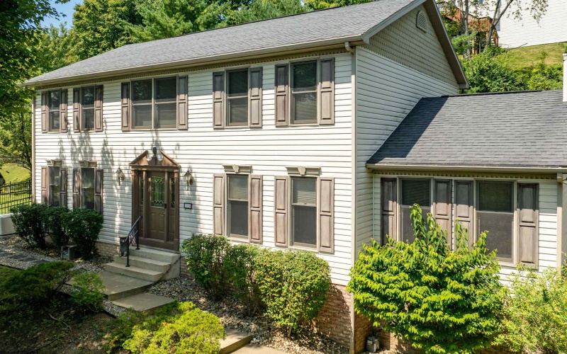 1014 Deerwood Drive, Morgantown, West Virginia 26508, 4 Bedrooms Bedrooms, 11 Rooms Rooms,3 BathroomsBathrooms,Single Family Detached,For Sale,Deerwood,0,10166298