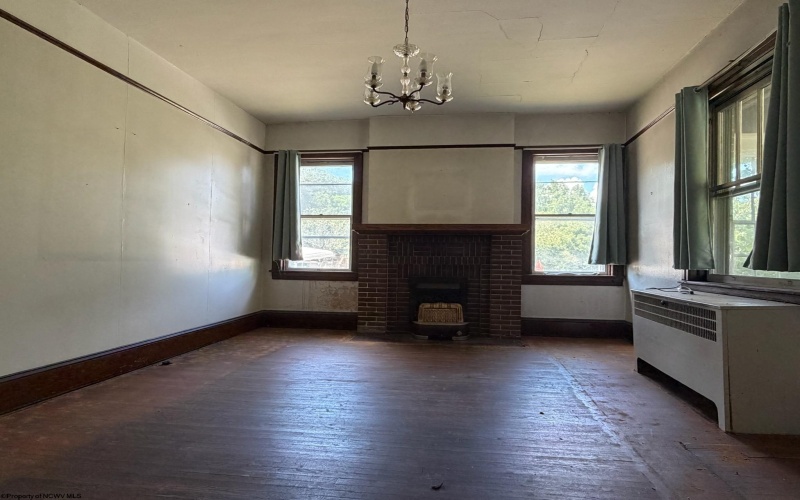 131 7th Street, Weston, West Virginia 26452, 5 Bedrooms Bedrooms, 10 Rooms Rooms,2 BathroomsBathrooms,Single Family Detached,For Sale,7th,0,10166316