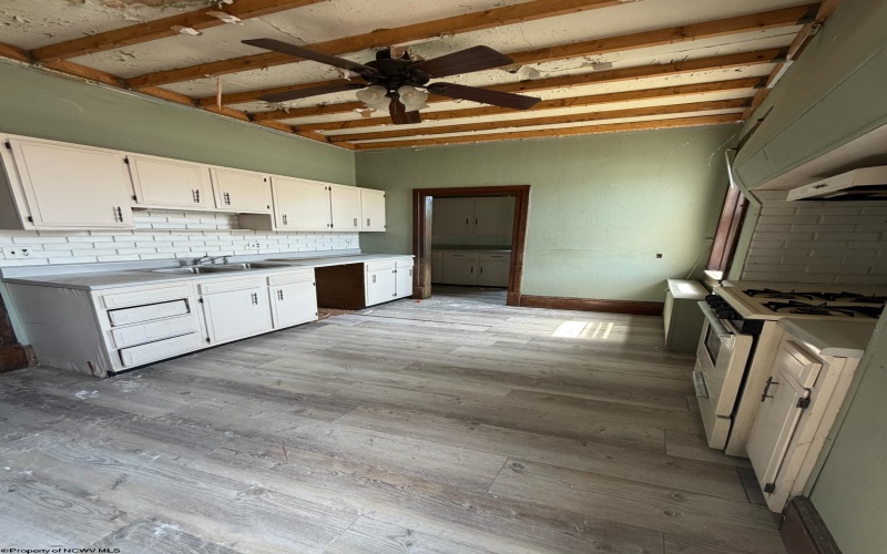 131 7th Street, Weston, West Virginia 26452, 5 Bedrooms Bedrooms, 10 Rooms Rooms,2 BathroomsBathrooms,Single Family Detached,For Sale,7th,0,10166316