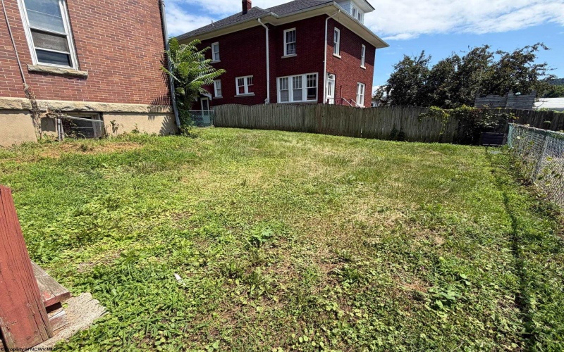 131 7th Street, Weston, West Virginia 26452, 5 Bedrooms Bedrooms, 10 Rooms Rooms,2 BathroomsBathrooms,Single Family Detached,For Sale,7th,0,10166316